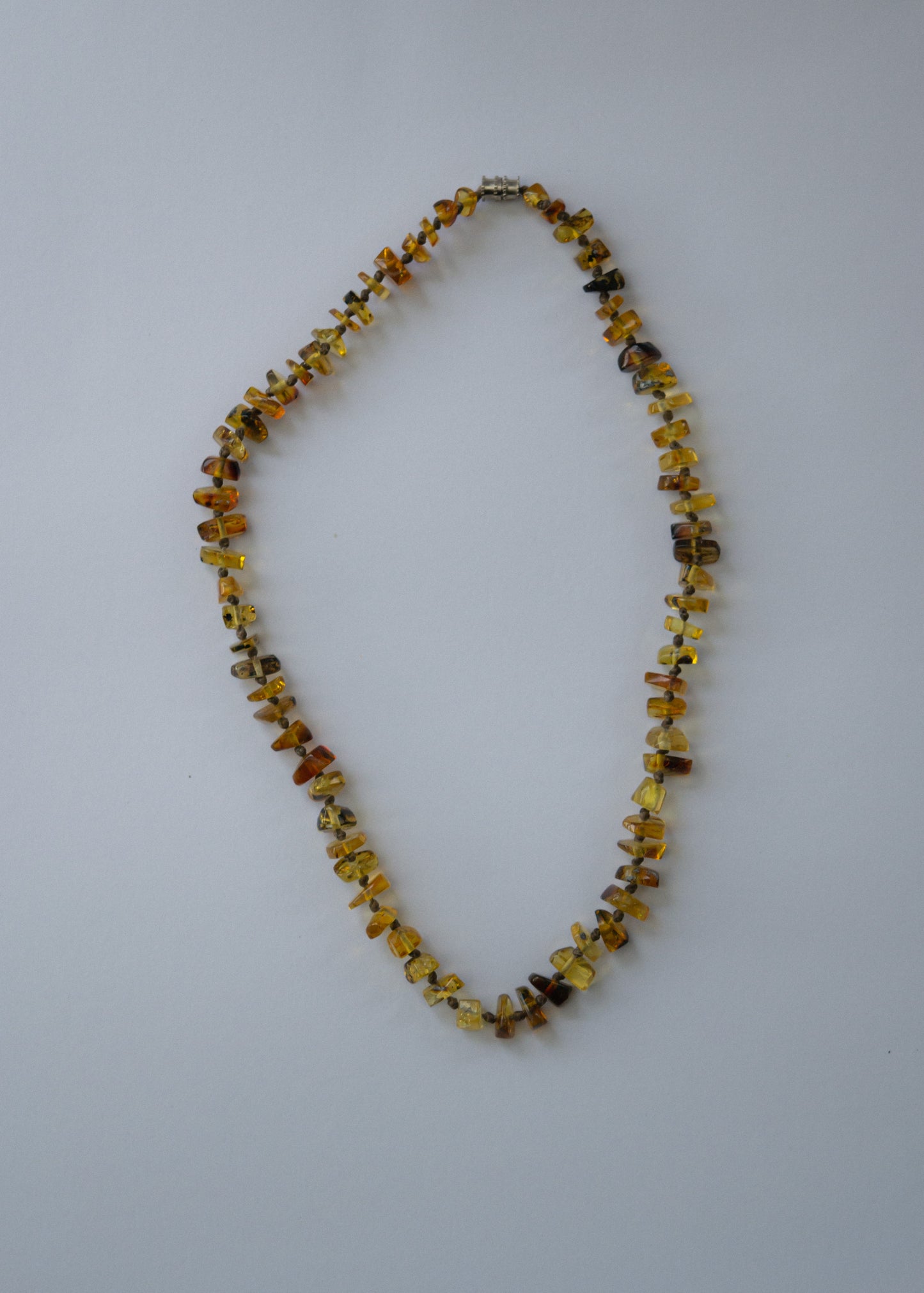 ITZÉ NECKLACE - BROWN